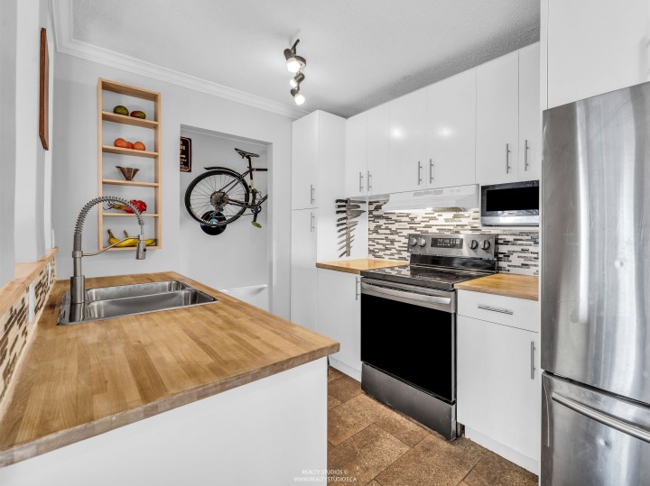 Photo 1 at 306 - 2222 Cambridge Street, Hastings, Vancouver East