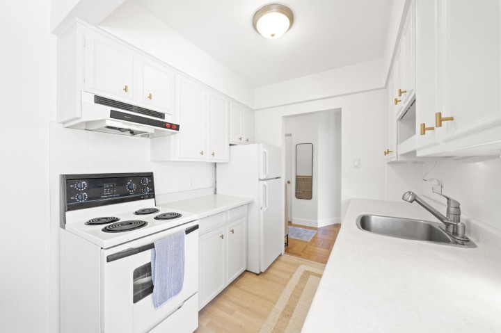 Photo 6 at 504 - 1750 Esquimalt Avenue, Ambleside, West Vancouver