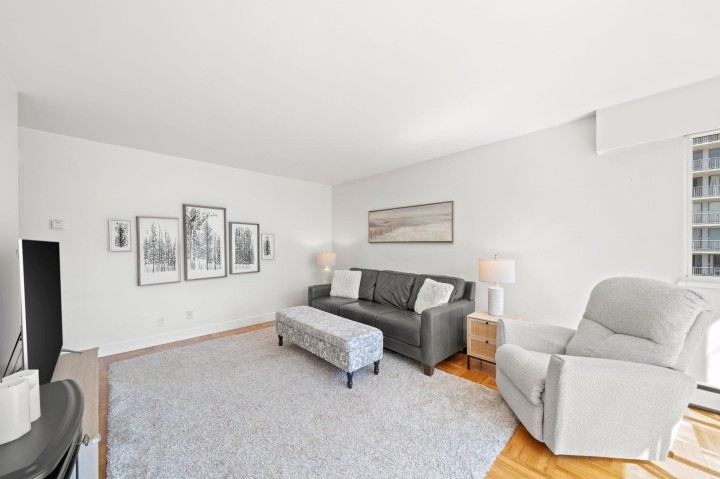 Photo 8 at 504 - 1750 Esquimalt Avenue, Ambleside, West Vancouver