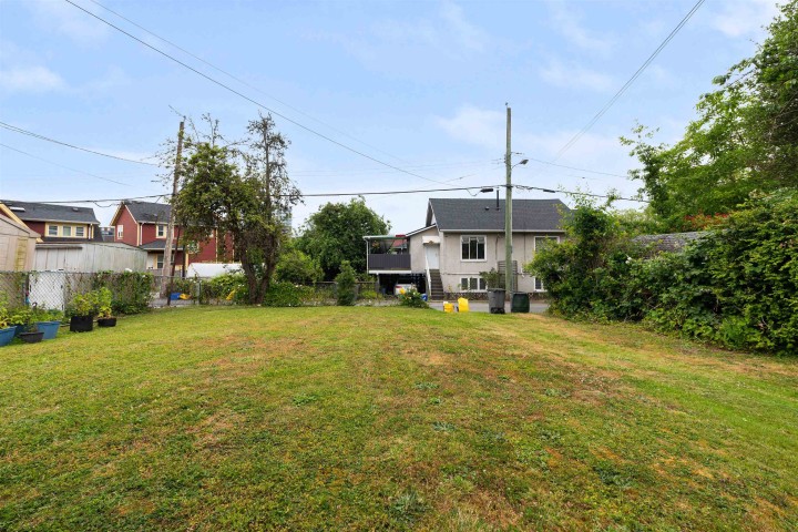 Photo 13 at 4561 Nanaimo Street, Victoria VE, Vancouver East