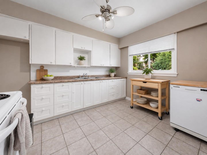 Photo 5 at 4561 Nanaimo Street, Victoria VE, Vancouver East
