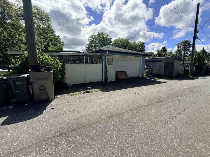 Photo 3 at 2815 Nanaimo Street, Grandview Woodland, Vancouver East