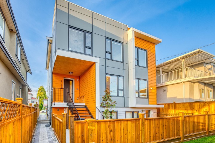 Photo 2 at 2 - 968 E 55th Avenue, South Vancouver, Vancouver East