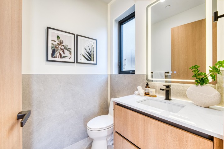Photo 12 at 2 - 968 E 55th Avenue, South Vancouver, Vancouver East