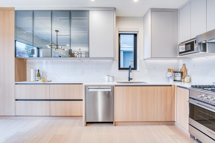 Photo 9 at 2 - 968 E 55th Avenue, South Vancouver, Vancouver East