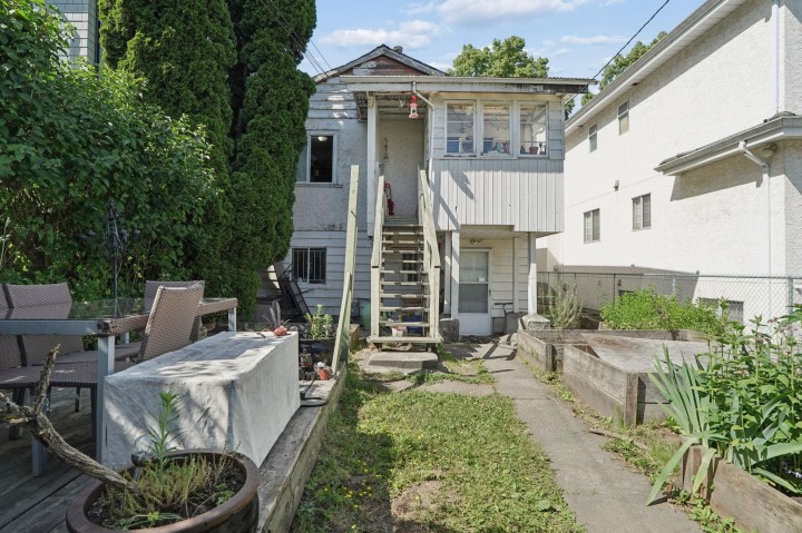 Photo 11 at 116 E 37th Avenue, Main, Vancouver East