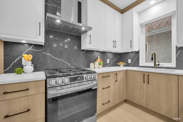 Photo 11 at 2619 Mcgill Street, Hastings Sunrise, Vancouver East