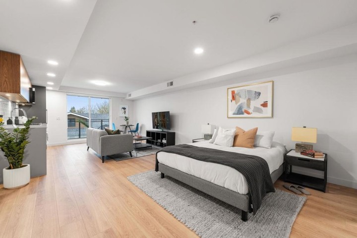 Photo 8 at 307 - 2419 Grant Street, Renfrew VE, Vancouver East