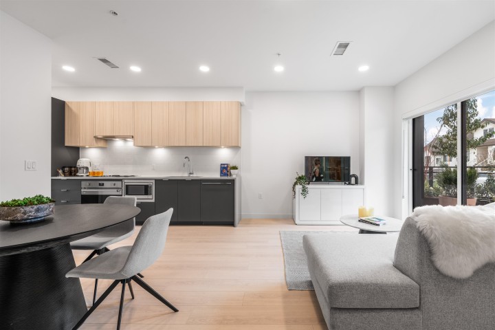 Photo 2 at 2421 Grant Street, Renfrew VE, Vancouver East