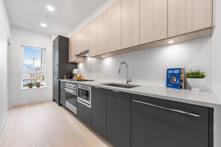 Photo 5 at 2421 Grant Street, Renfrew VE, Vancouver East