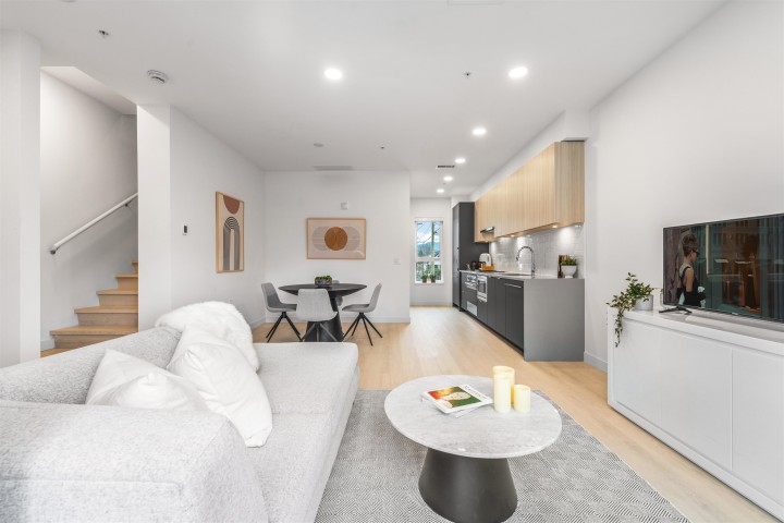 Photo 4 at 2421 Grant Street, Renfrew VE, Vancouver East