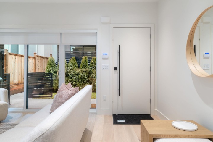 Photo 3 at 2 - 2539 Grant Street, Renfrew VE, Vancouver East