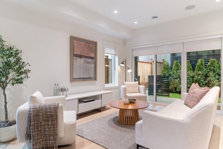 Photo 1 at 2 - 2539 Grant Street, Renfrew VE, Vancouver East