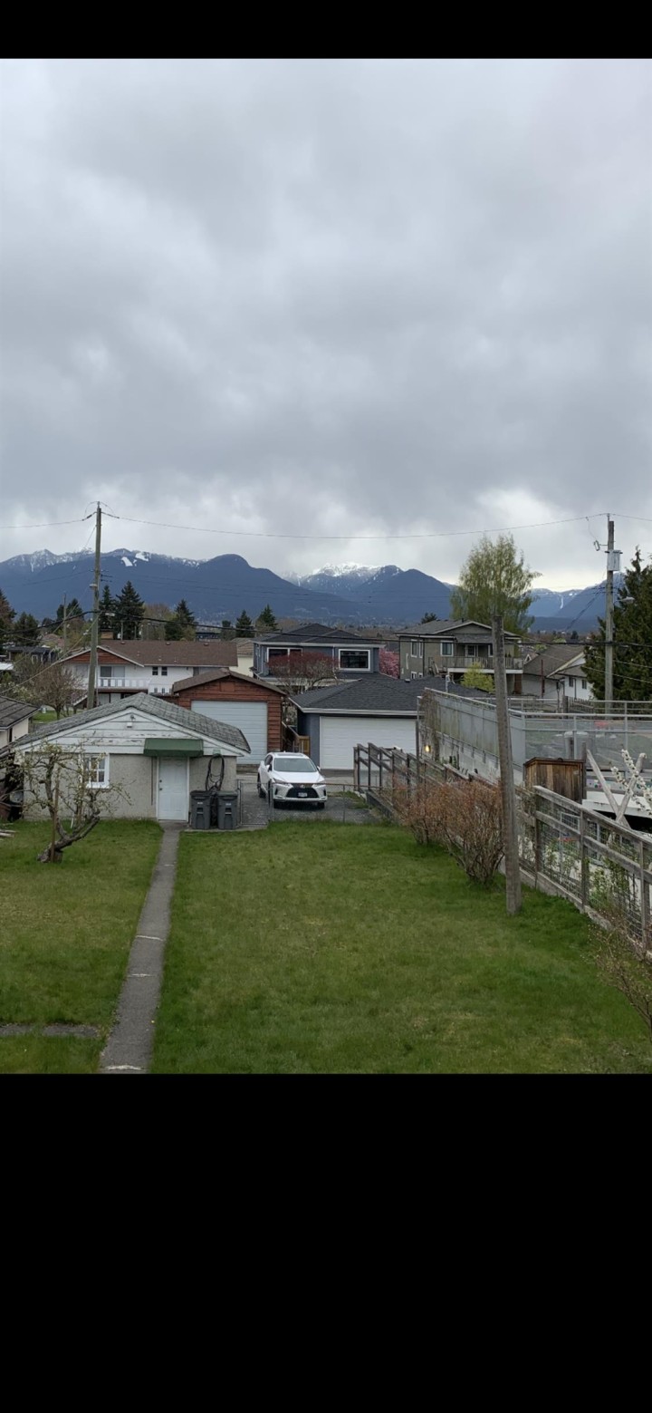 Photo 3 at 1723 E 33rd Avenue, Victoria VE, Vancouver East