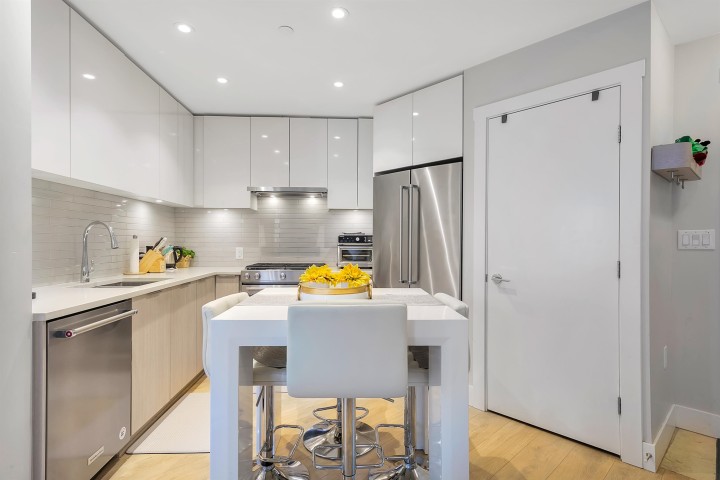 Photo 5 at 413 - 3588 Sawmill Crescent, South Marine, Vancouver East