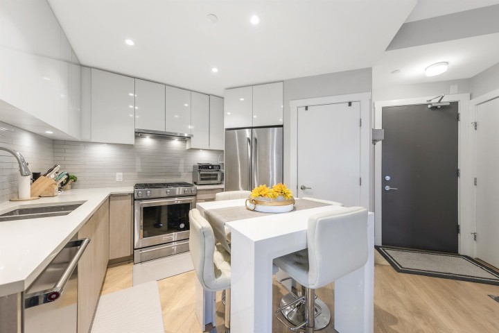 Photo 4 at 413 - 3588 Sawmill Crescent, South Marine, Vancouver East