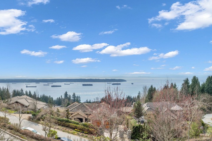 Photo 1 at 102 - 2575 Garden Court, Whitby Estates, West Vancouver