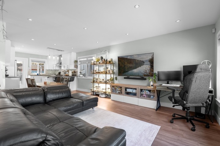 Photo 2 at 2576 E 27th Avenue, Collingwood VE, Vancouver East