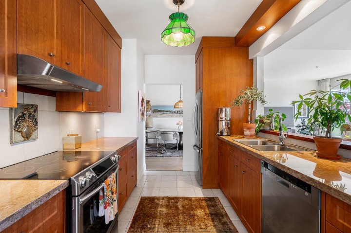 Photo 12 at 401 - 1765 Marine Drive, Ambleside, West Vancouver