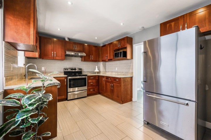 Photo 5 at 6175 Quebec Street, Main, Vancouver East