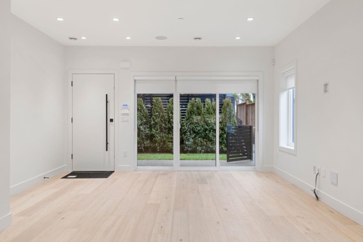 Photo 2 at 1 - 2539 Grant Avenue, Renfrew VE, Vancouver East