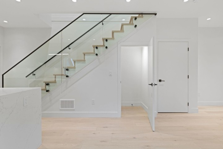 Photo 6 at 1 - 2539 Grant Avenue, Renfrew VE, Vancouver East