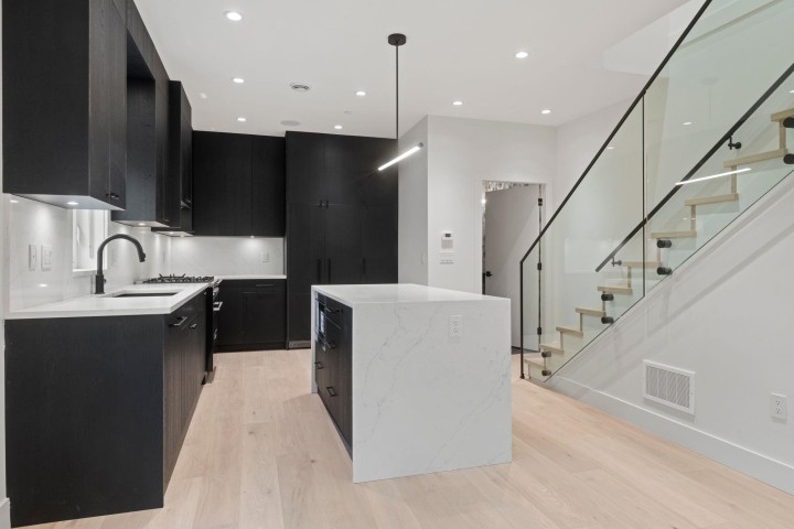 Photo 19 at 1 - 2539 Grant Avenue, Renfrew VE, Vancouver East