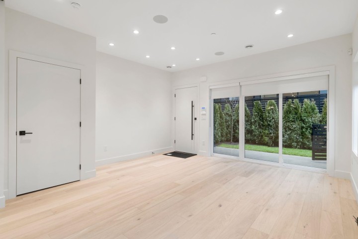 Photo 4 at 1 - 2539 Grant Avenue, Renfrew VE, Vancouver East