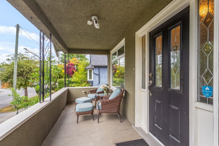 Photo 2 at 4072 Ontario Street, Main, Vancouver East