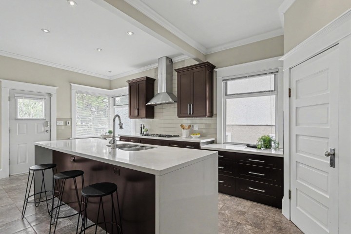Photo 6 at 4072 Ontario Street, Main, Vancouver East
