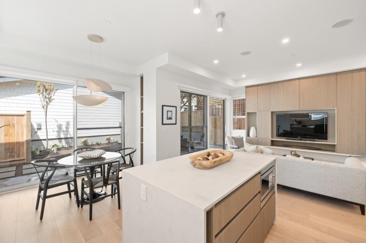 Photo 12 at 2 - 625 E 24th Avenue, Fraser VE, Vancouver East