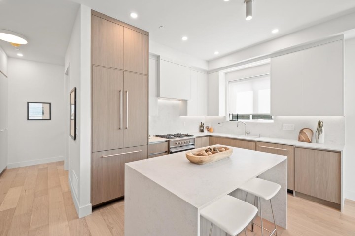 Photo 9 at 2 - 625 E 24th Avenue, Fraser VE, Vancouver East