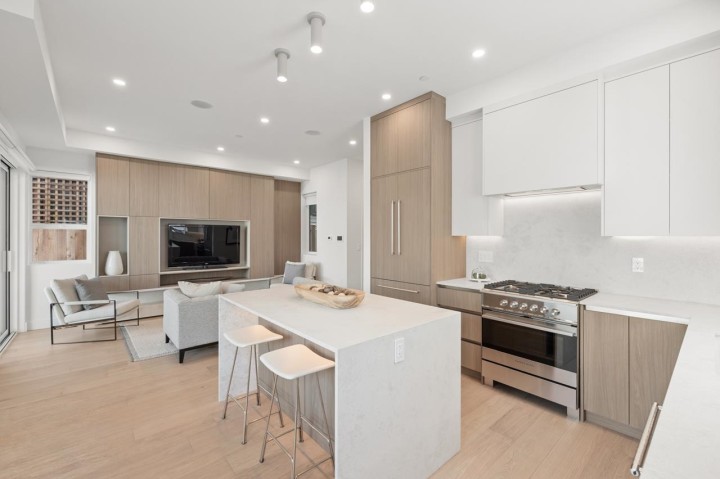 Photo 11 at 2 - 625 E 24th Avenue, Fraser VE, Vancouver East