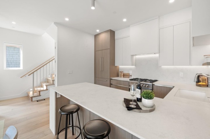 Photo 11 at 1 - 625 E 24th Avenue, Fraser VE, Vancouver East