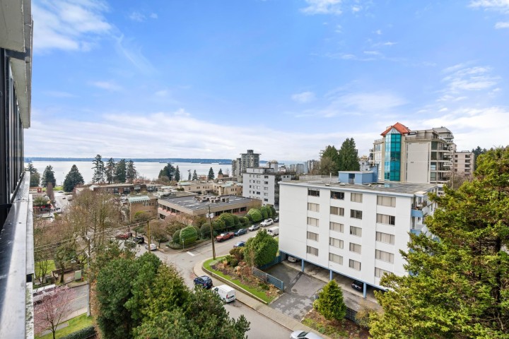 Photo 36 at 704 - 650 16th Street, Ambleside, West Vancouver