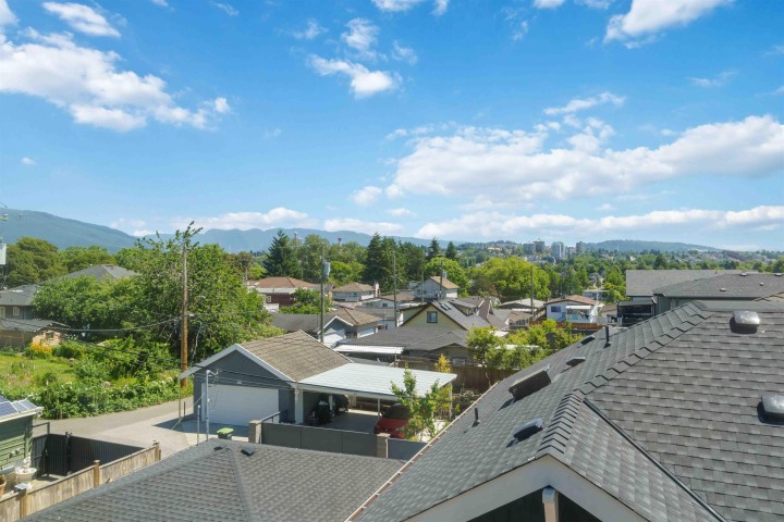 Photo 27 at 1 - 550 Kaslo Street, Renfrew VE, Vancouver East