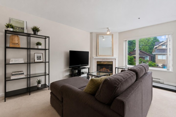 Photo 5 at 108 - 3250 W Broadway, Kitsilano, Vancouver West
