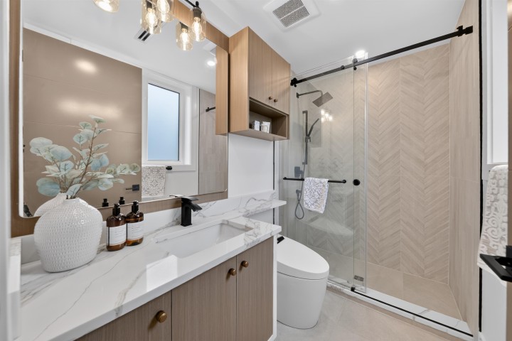 Photo 13 at 1 - 847 E 10th Avenue, Mount Pleasant VE, Vancouver East
