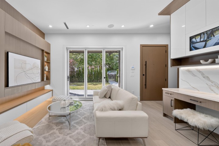 Photo 3 at 1 - 847 E 10th Avenue, Mount Pleasant VE, Vancouver East