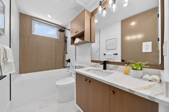 Photo 11 at 1 - 847 E 10th Avenue, Mount Pleasant VE, Vancouver East