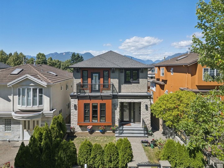 Photo 2 at 3233 Grant Street, Renfrew VE, Vancouver East
