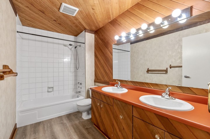 Photo 22 at 403 - 1340 Duchess Avenue, Ambleside, West Vancouver