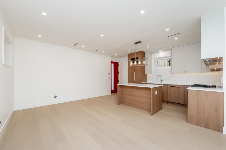 Photo 9 at 2 - 1845 E 51st Avenue, Killarney VE, Vancouver East