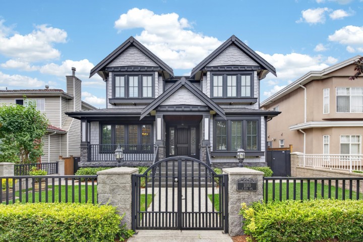 Photo 2 at 1010 E 55th Avenue, South Vancouver, Vancouver East