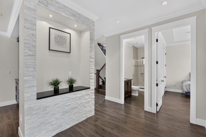 Photo 3 at 1010 E 55th Avenue, South Vancouver, Vancouver East