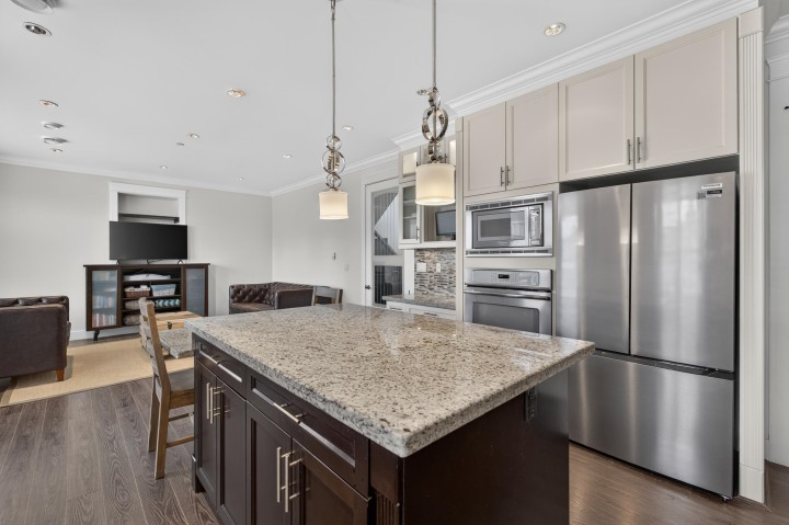 Photo 11 at 1010 E 55th Avenue, South Vancouver, Vancouver East