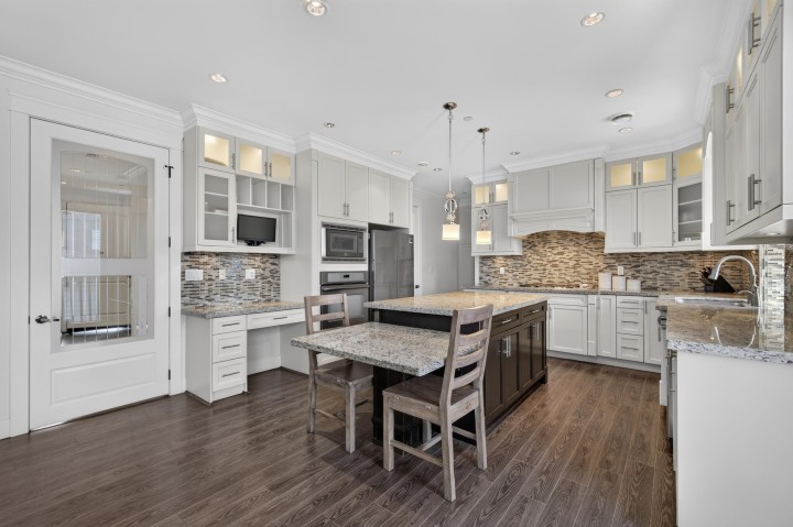 Photo 8 at 1010 E 55th Avenue, South Vancouver, Vancouver East