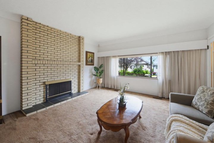 Photo 2 at 2546 Napier Street, Renfrew VE, Vancouver East
