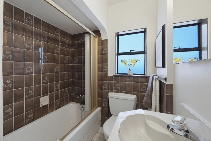 Photo 17 at 2546 Napier Street, Renfrew VE, Vancouver East