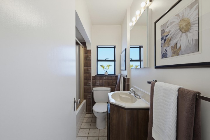 Photo 16 at 2546 Napier Street, Renfrew VE, Vancouver East